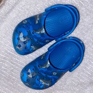 8C crocs